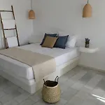 Plaka's House Seaside View בית נופש *